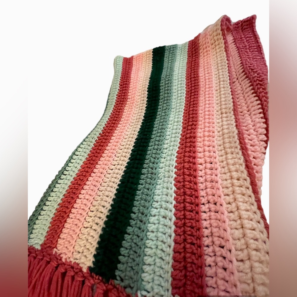 Crocheted beautiful vintage throw size 32 x 21